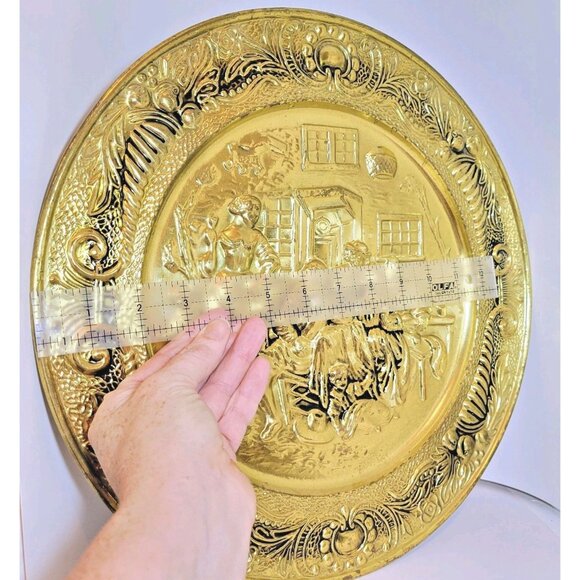 Vintage Peerage Brass Embossed Hanging Wall Plates - Made England - Picture 2 of 7